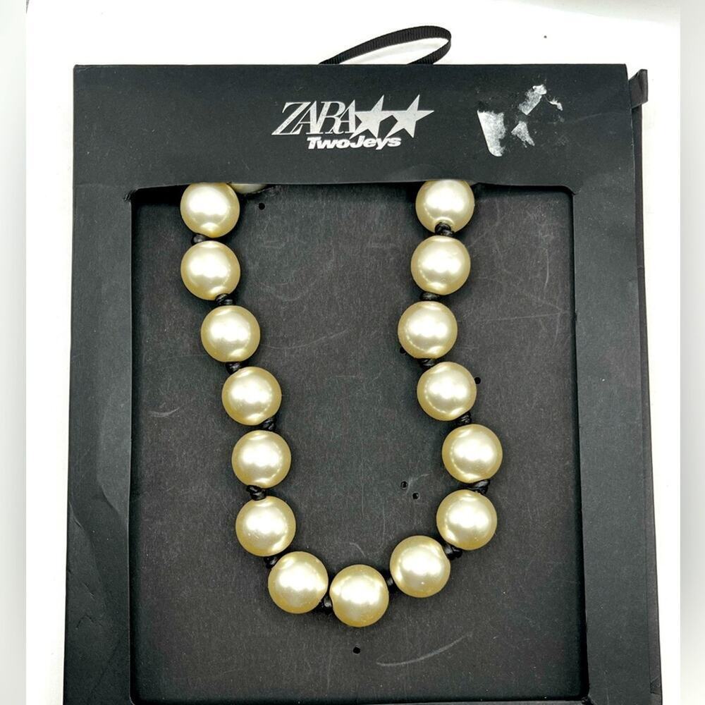 NWT- Zara x two jeys limited edition jumbo pearl necklace-silver plated